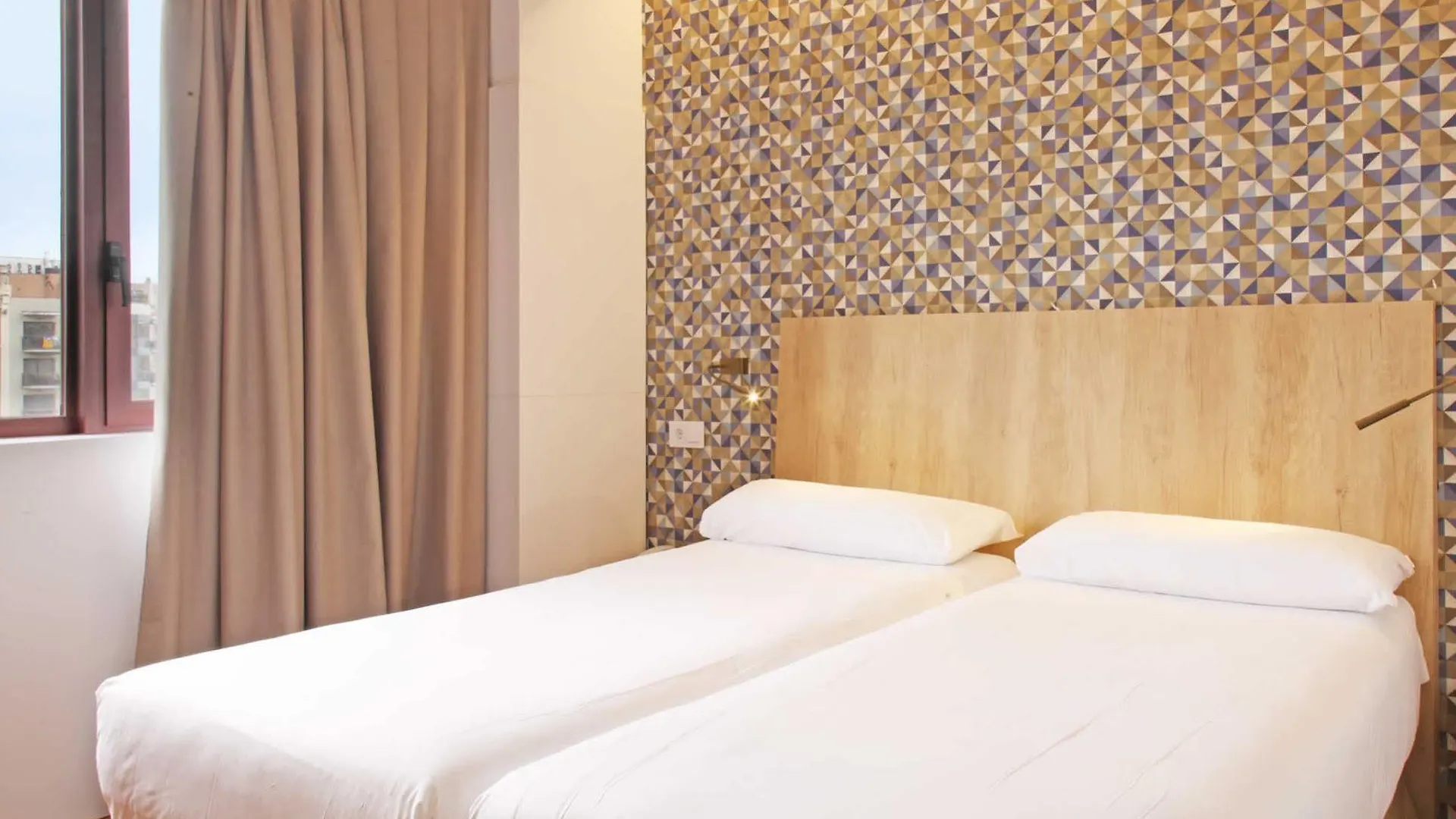 ***  Hotel Chic & Basic Velvet Barcelona España